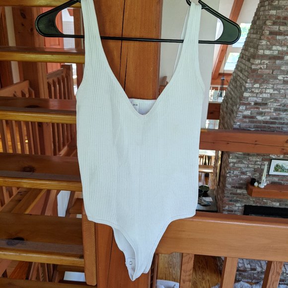 Aura Simple Sleek Chic White Bodysuit NWT - Picture 1 of 3